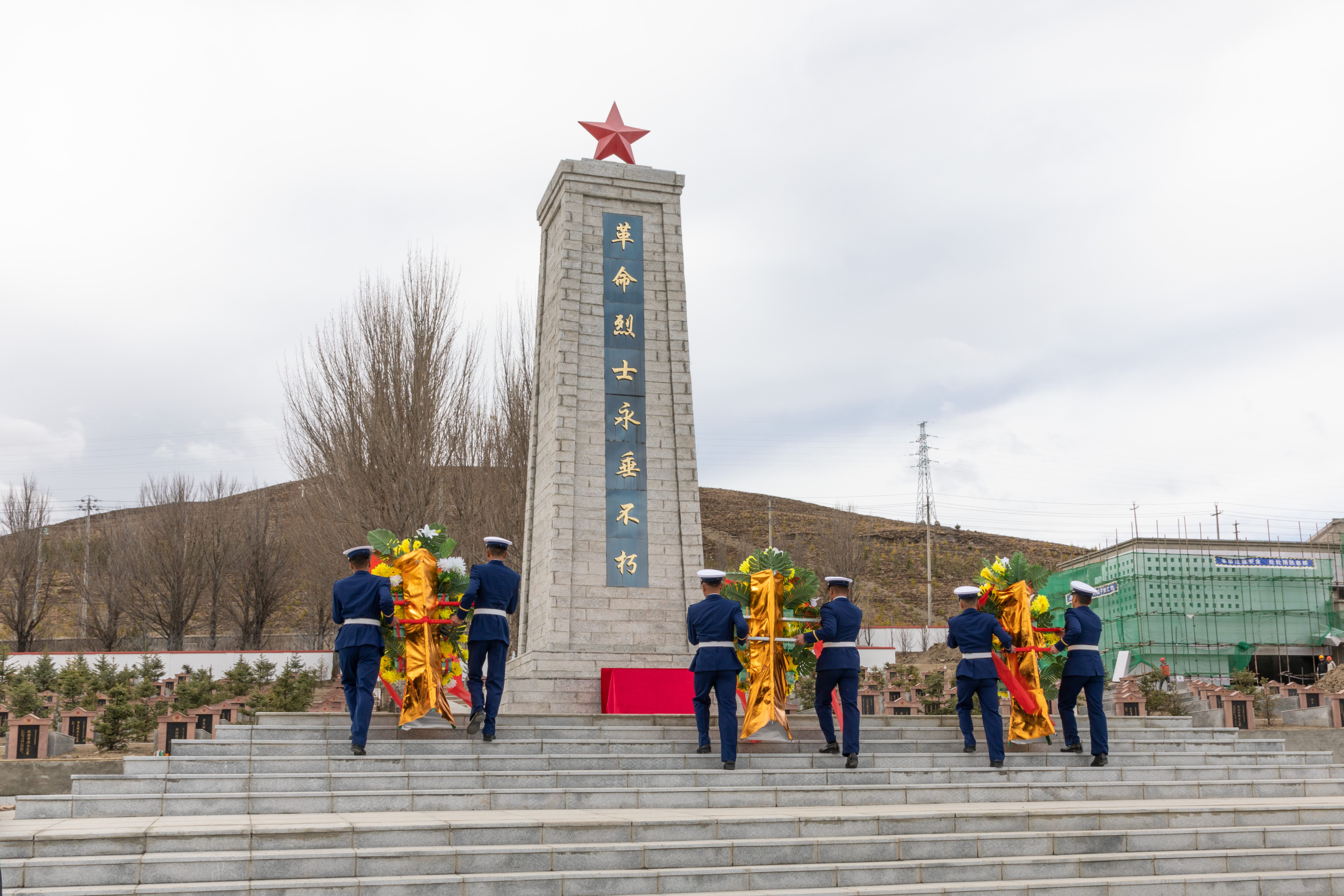 捐資800萬支持建設(shè)稻城革命烈士陵園