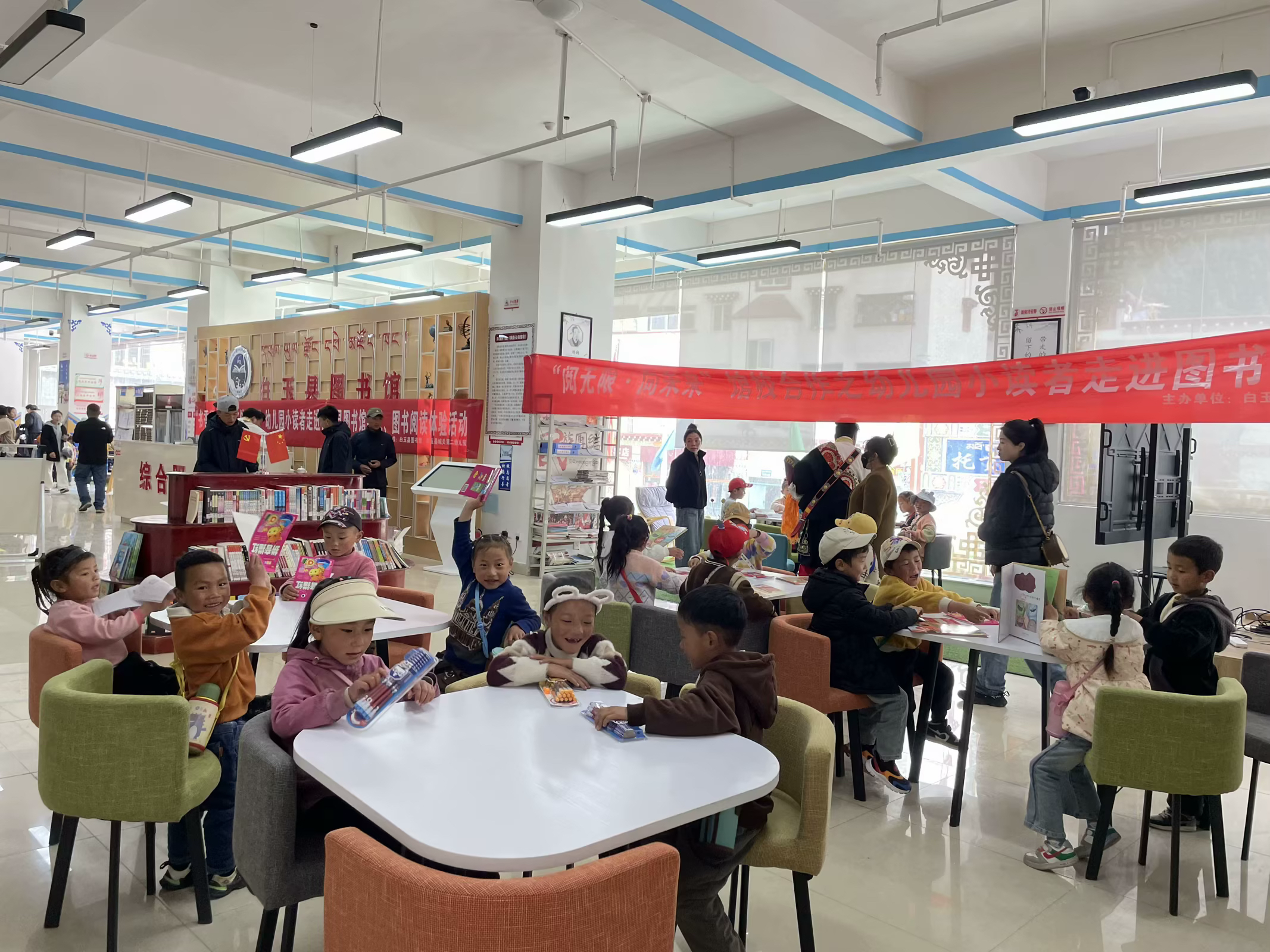 捐資208萬余元，改造提升白玉縣圖書館、文化館